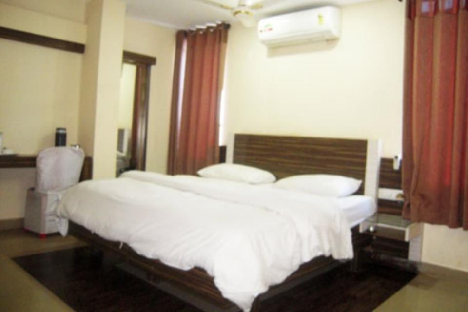 Hotel Swayam Jabalpur Habitación foto